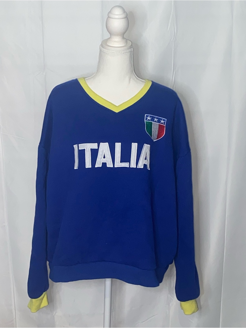 Edikted Blue V-Neck 'ITALIA' Sweatshirt with Yellow Trim